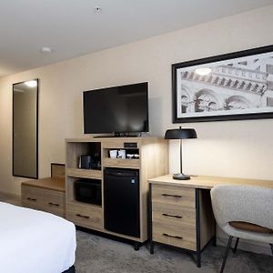 Standard Room 1 King Bed